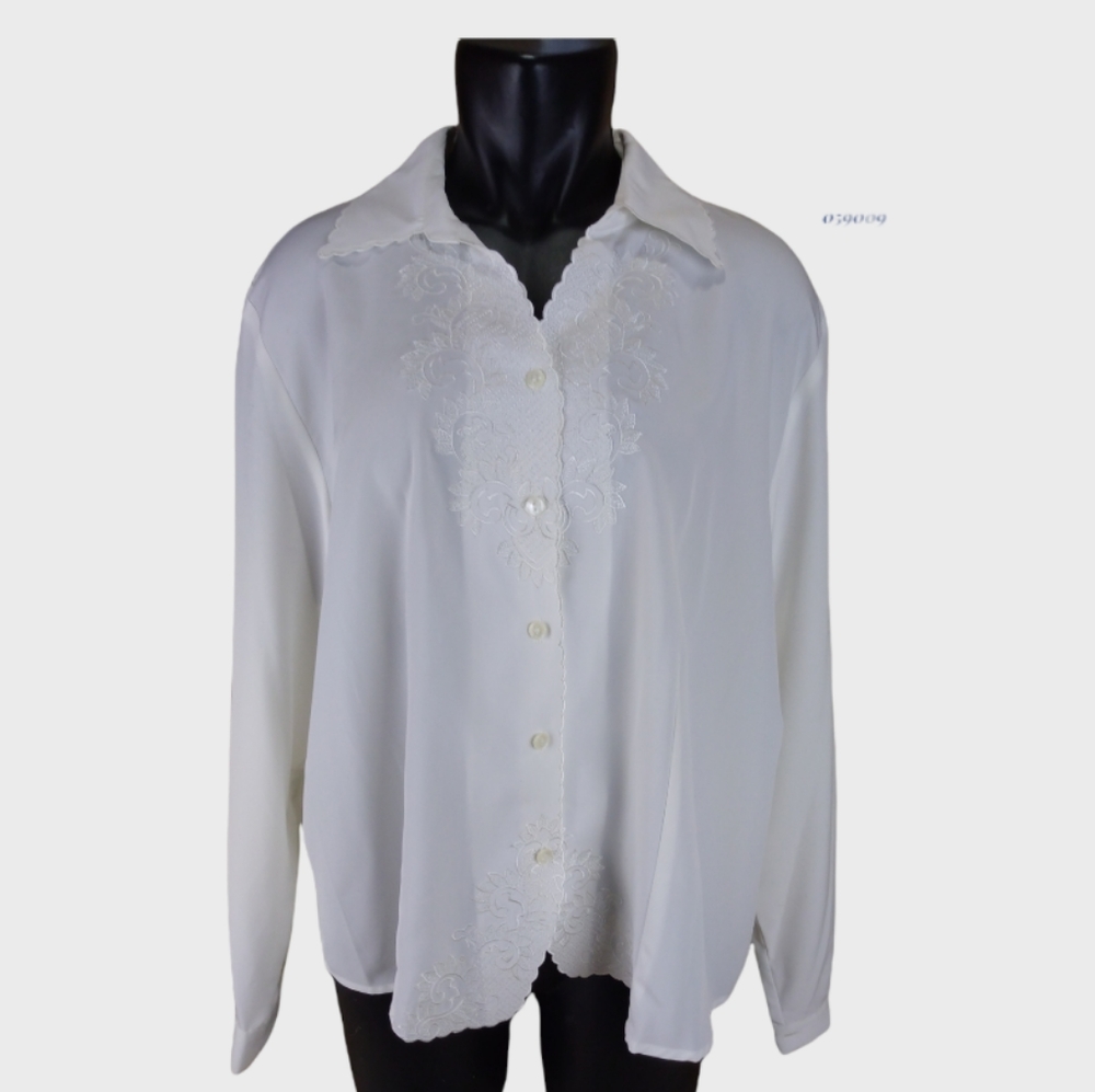 Women's white long sleeve five button open chest flower embroidery Notations NEW